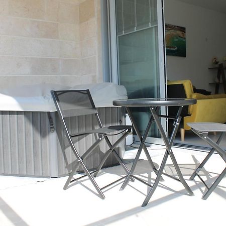 Beach Suite Israel- Private Jacuzzi, Beach View, Gym, Low Fee For Off-Site Indoor Pool & Spa ביץ סוייט ישראל- ג'קוזי פרטי עם נוף ים, אפשרות לבריכה מקורה וספא בתשלום ממש מוזל Aschkelon Exterior foto