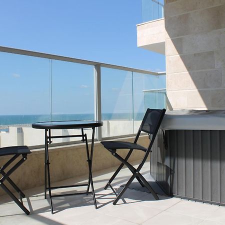 Beach Suite Israel- Private Jacuzzi, Beach View, Gym, Low Fee For Off-Site Indoor Pool & Spa ביץ סוייט ישראל- ג'קוזי פרטי עם נוף ים, אפשרות לבריכה מקורה וספא בתשלום ממש מוזל Aschkelon Exterior foto