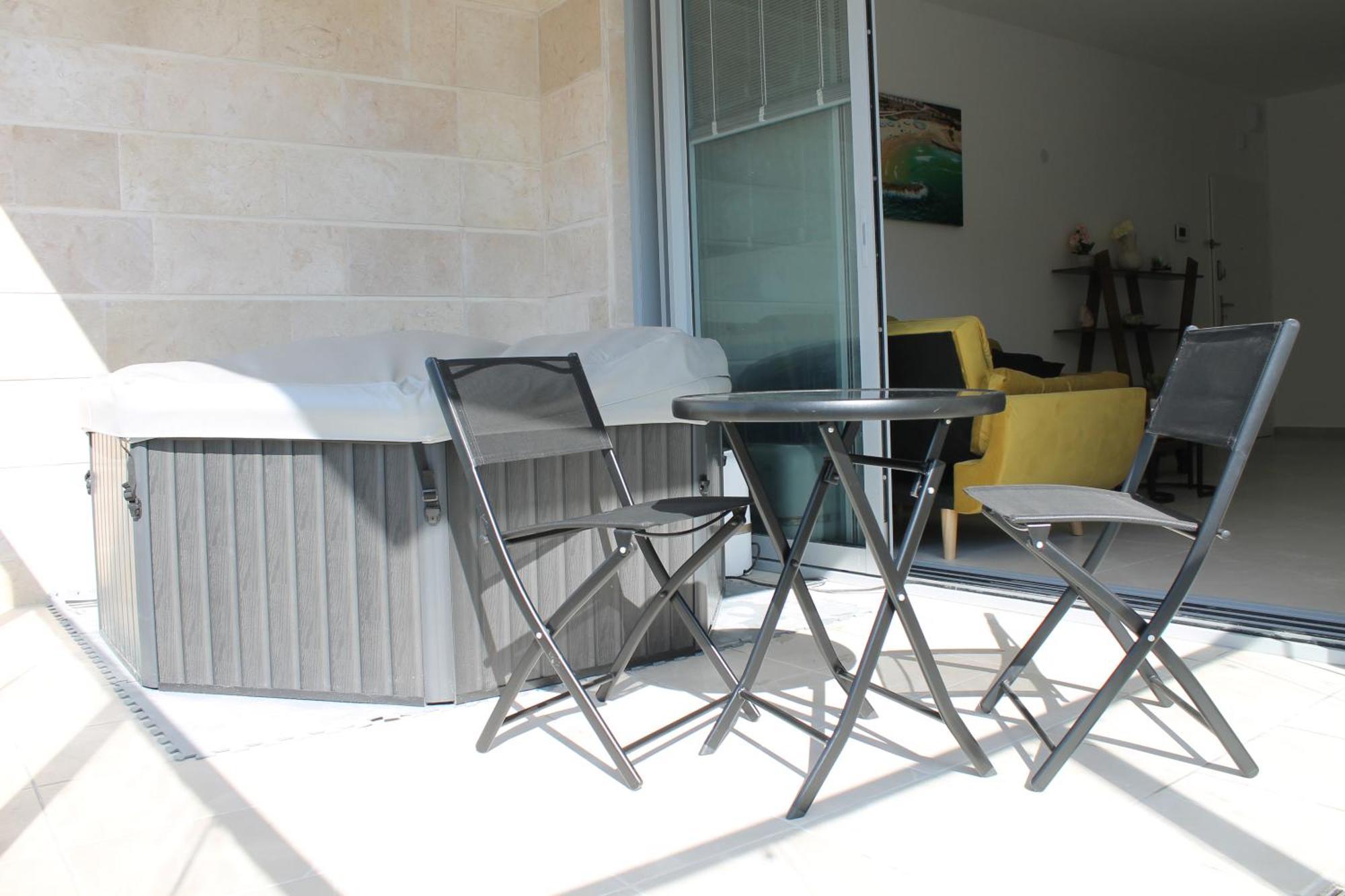 Beach Suite Israel- Private Jacuzzi, Beach View, Gym, Low Fee For Off-Site Indoor Pool & Spa ביץ סוייט ישראל- ג'קוזי פרטי עם נוף ים, אפשרות לבריכה מקורה וספא בתשלום ממש מוזל Aschkelon Exterior foto