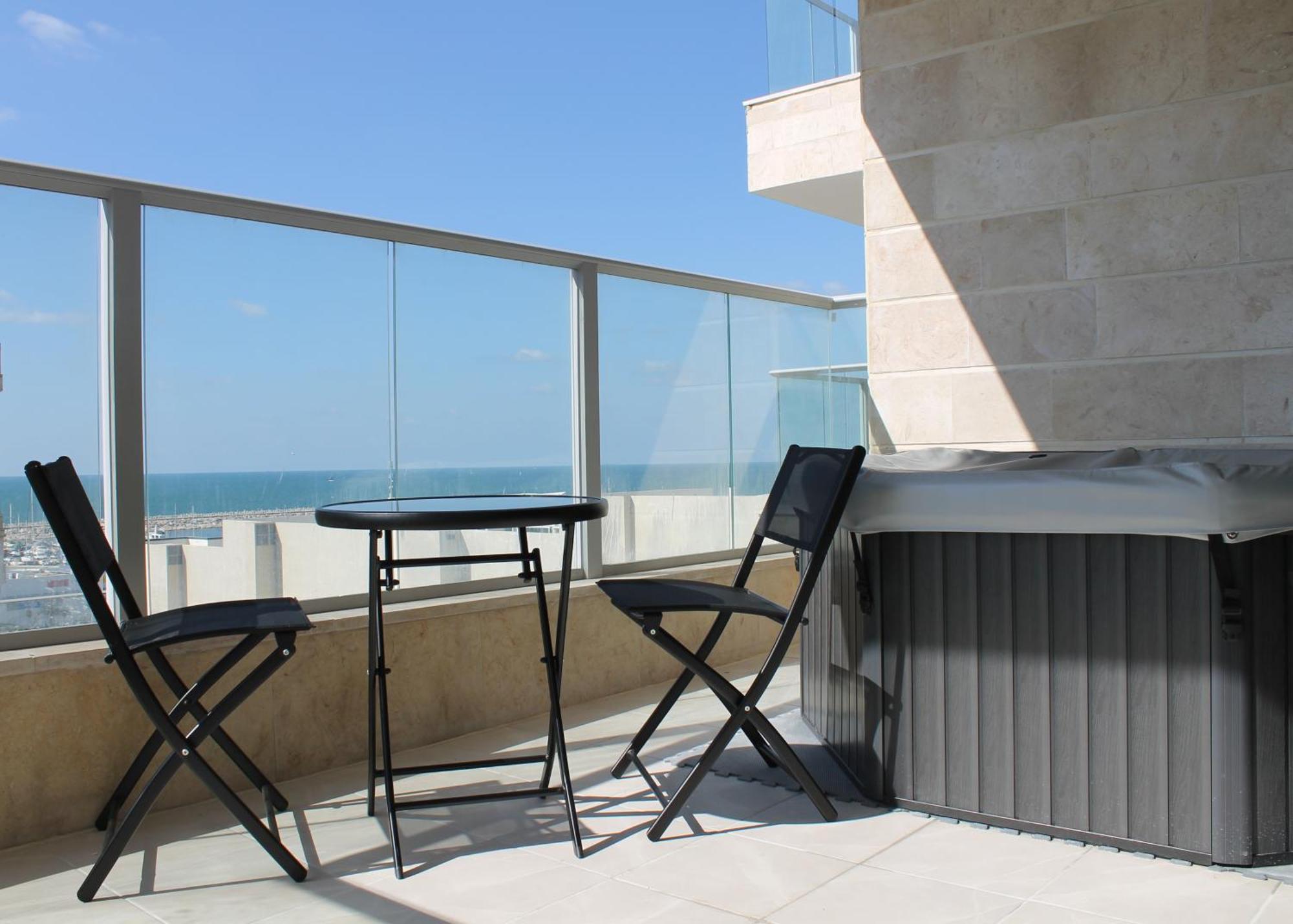 Beach Suite Israel- Private Jacuzzi, Beach View, Gym, Low Fee For Off-Site Indoor Pool & Spa ביץ סוייט ישראל- ג'קוזי פרטי עם נוף ים, אפשרות לבריכה מקורה וספא בתשלום ממש מוזל Aschkelon Exterior foto