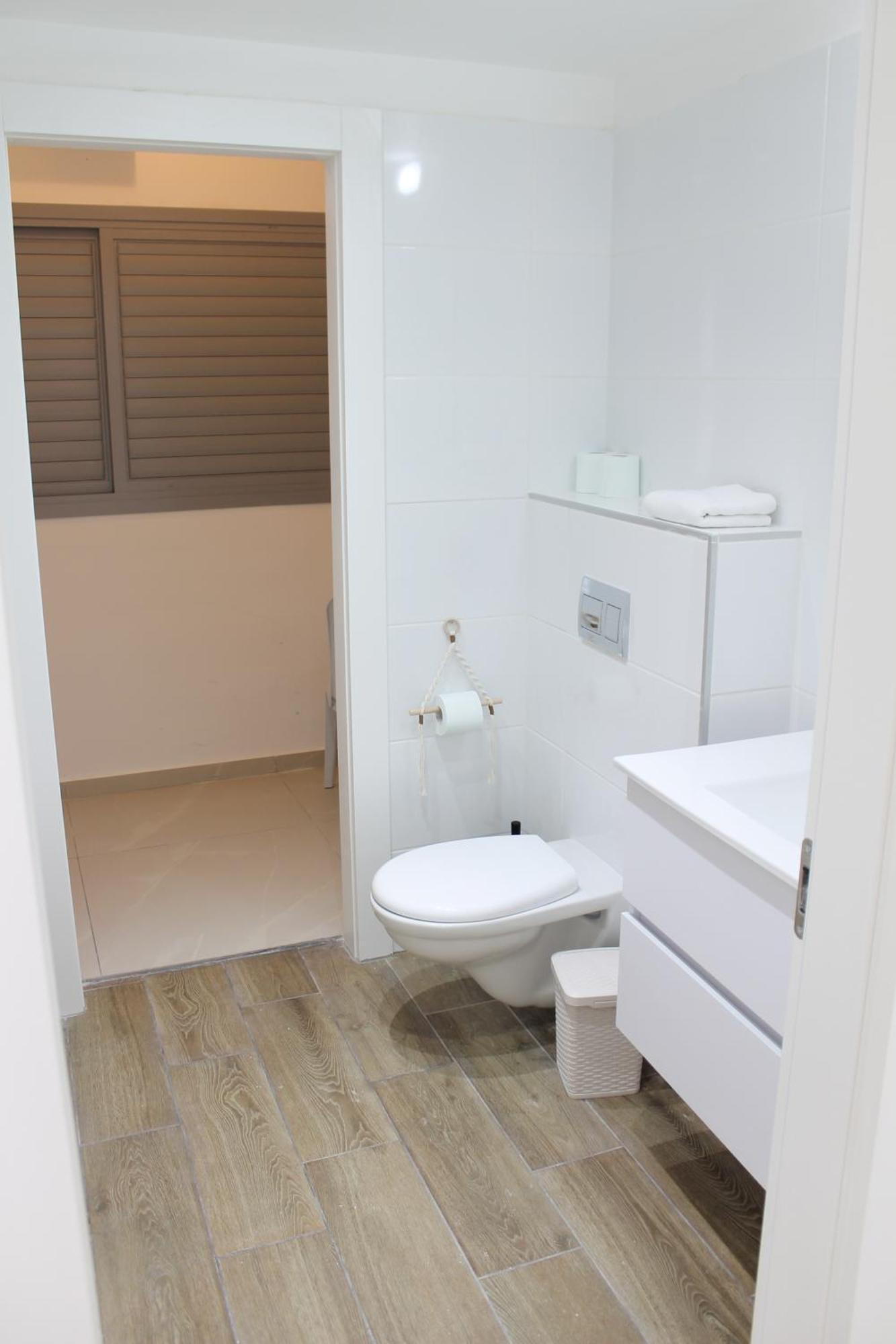 Beach Suite Israel- Private Jacuzzi, Beach View, Gym, Low Fee For Off-Site Indoor Pool & Spa ביץ סוייט ישראל- ג'קוזי פרטי עם נוף ים, אפשרות לבריכה מקורה וספא בתשלום ממש מוזל Aschkelon Exterior foto