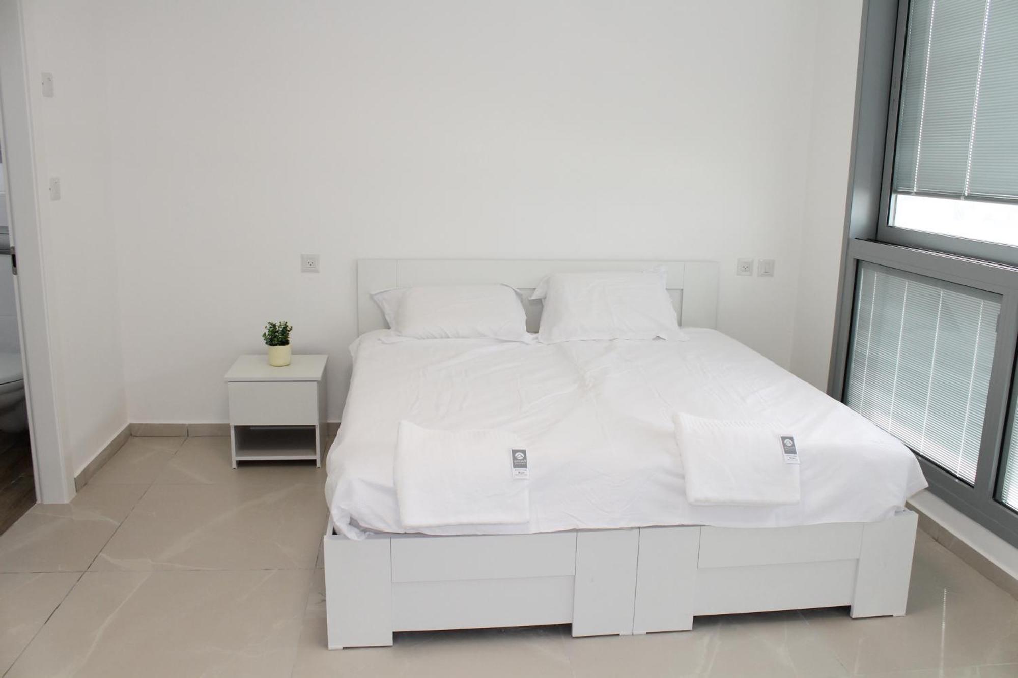 Beach Suite Israel- Private Jacuzzi, Beach View, Gym, Low Fee For Off-Site Indoor Pool & Spa ביץ סוייט ישראל- ג'קוזי פרטי עם נוף ים, אפשרות לבריכה מקורה וספא בתשלום ממש מוזל Aschkelon Exterior foto